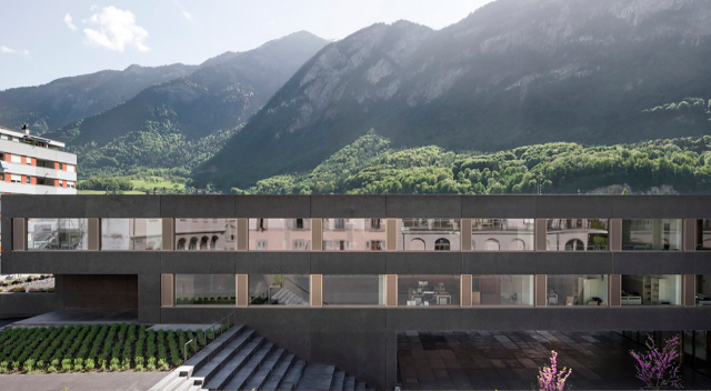 坐落于山脚的校园——圣莫里斯学堂